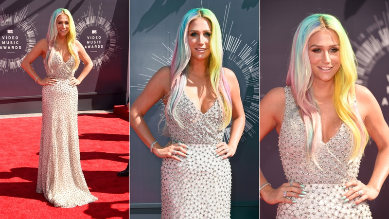 Illustration for article titled Glitter, Cleavage and Outlandish Outfits on the VMAs Red Carpet